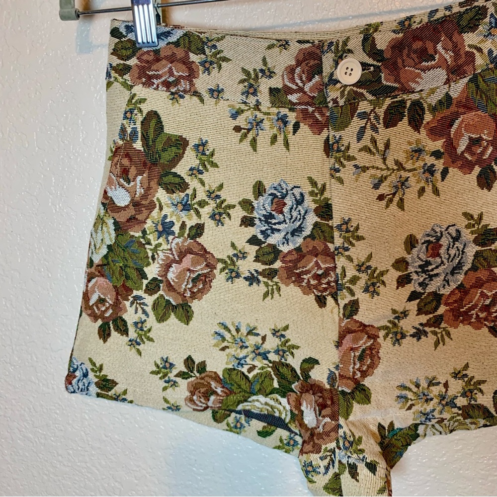 Cider Floral Tapestry Jacquard Mini Shorts Tan Rose Green Size Small - Picture 4 of 11